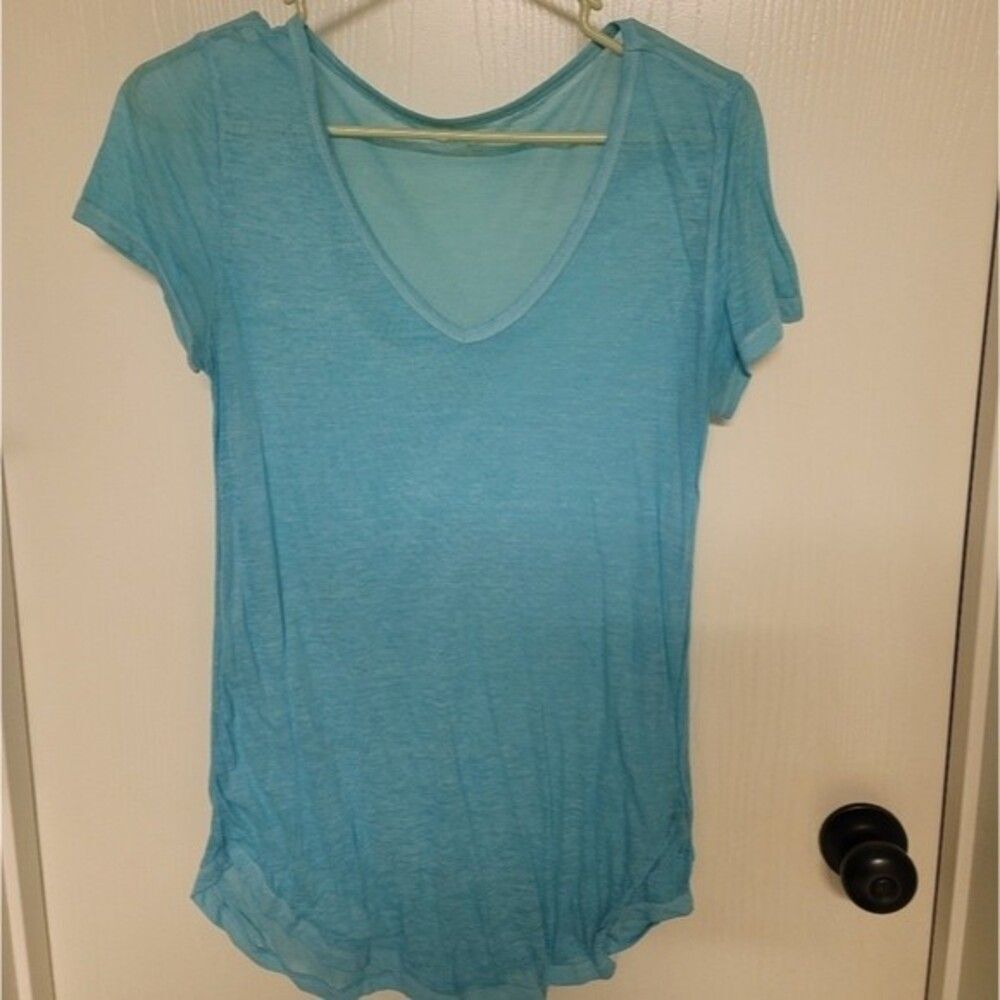 ⭐️ Womens Blue mudd see-through v neck short sleeve shirt - size M